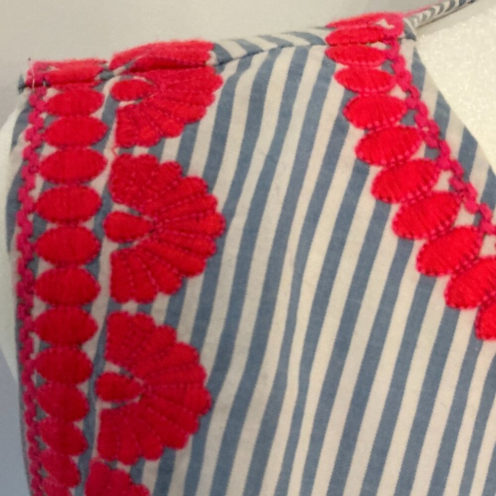 Vineyard Vines sleeveless blue & white strip w/bright pink appliqué - Size 6 - Picture 4 of 9